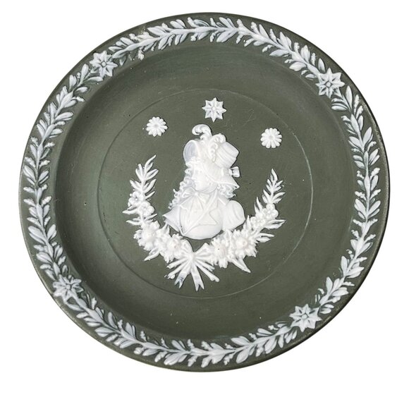 Jasperware Green White Lady Cameo Plate 6" Silhouette Bonnet Embossed Wall Hang - Picture 1 of 7